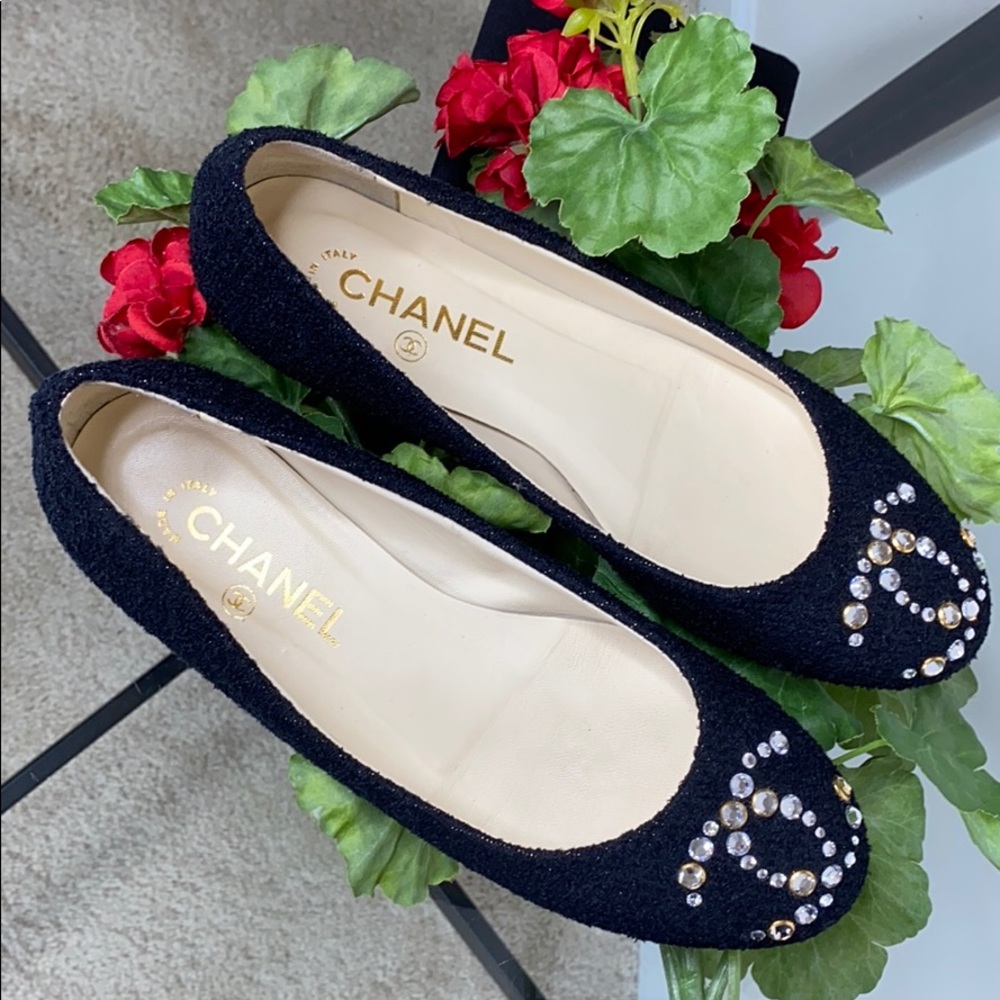 Authentic Chanel flat shoes - Picture 1 of 8